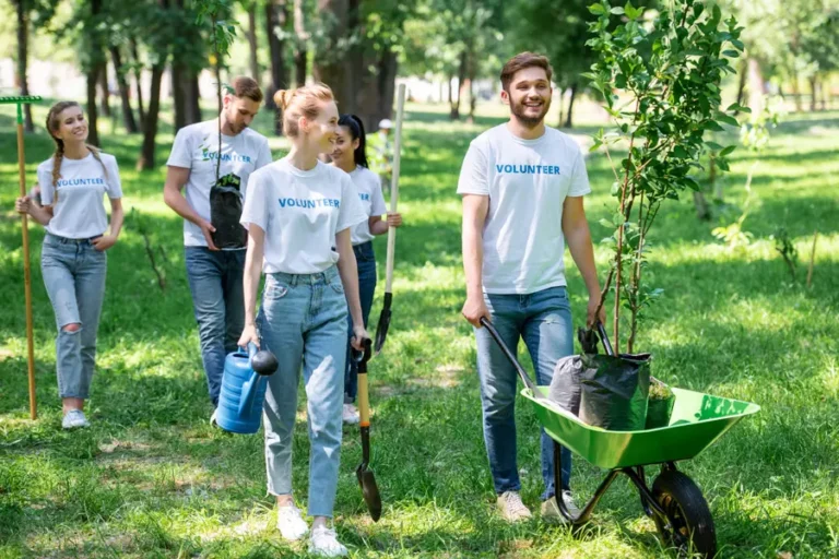 environmental-volunteers-trees-1