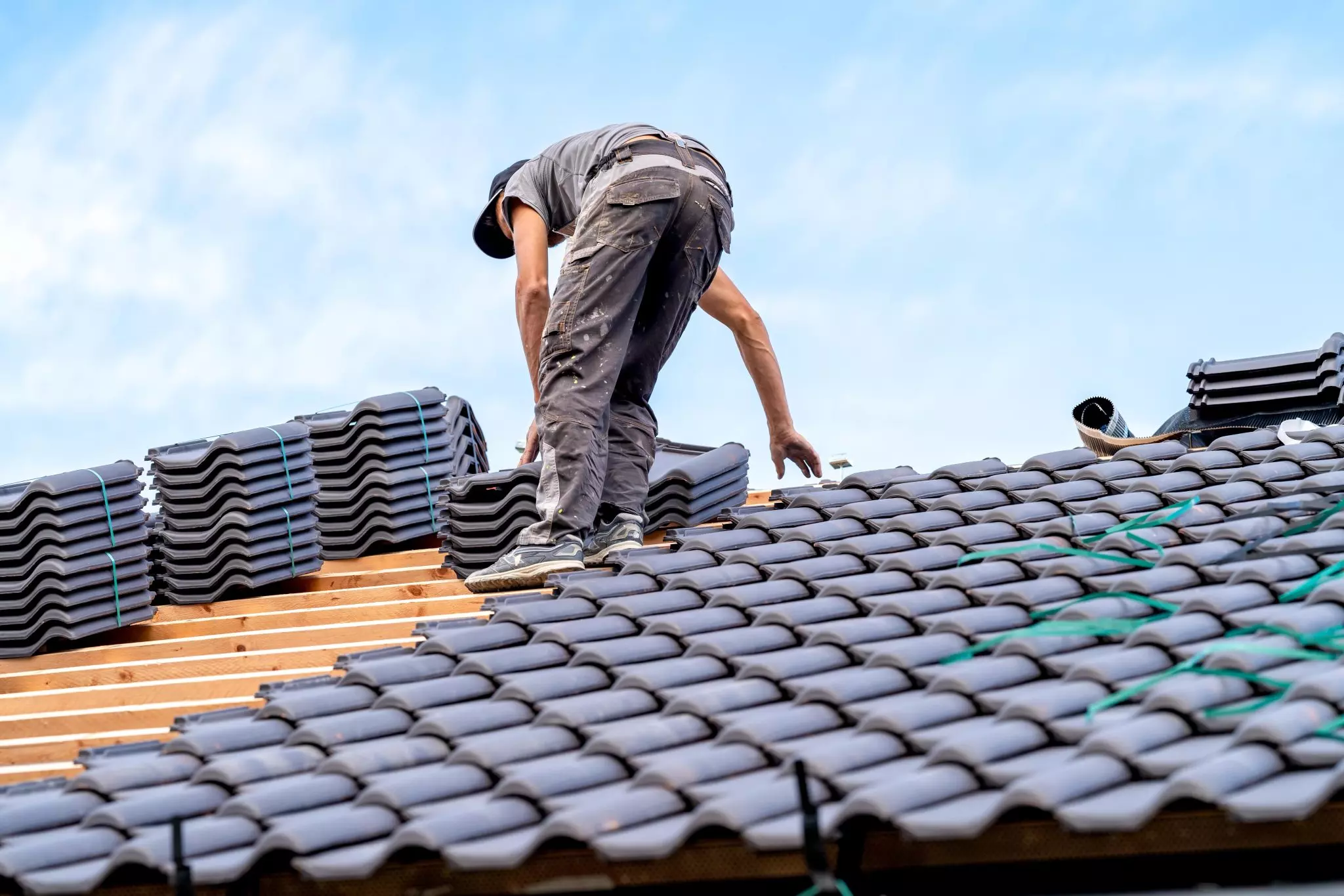 new-bungalow-roof-craftsman-installs-ceramic-tile-2023-09-14-16-01-26-utc-1-min-2048x1365
