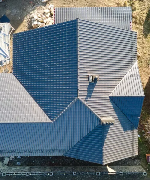 chimney-on-house-roof-top-covered-with-metallic-sh-2024-12-06-16-39-08-utc-scaled