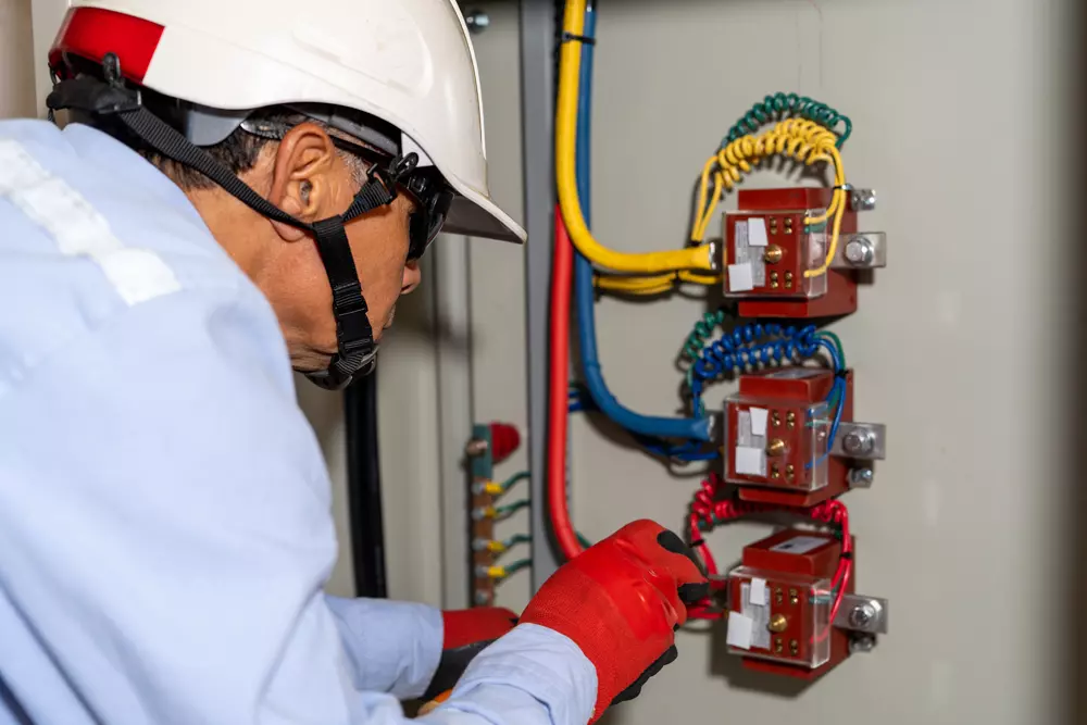 latin-electrical-engineer-performs-maintenance-on-2026-03-25-04-29-33-utc