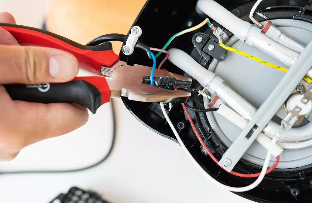 repair-of-small-household-appliances-pliers-in-th-2026-01-09-06-31-05-utc